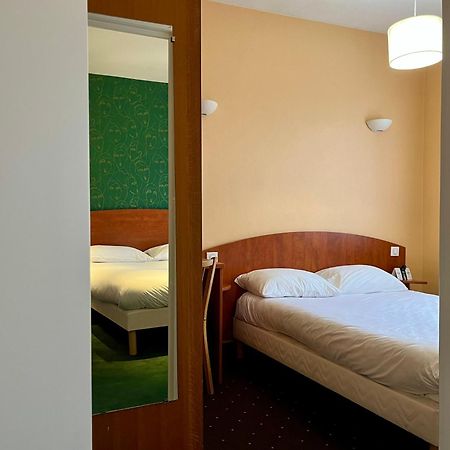 Hotel Logis Saint Louis La Suze-sur-Sarthe Exterior foto