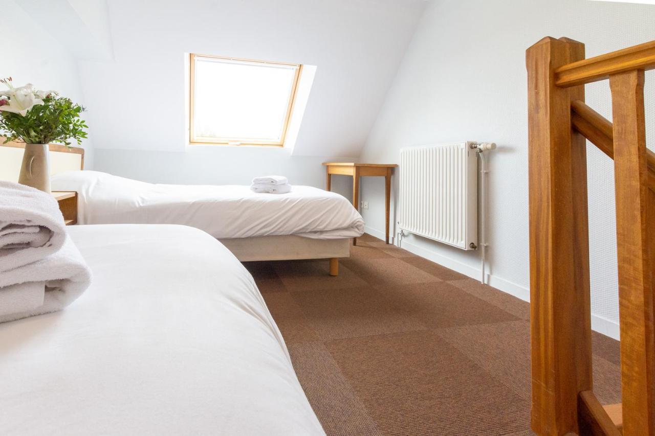 Hotel Logis Saint Louis La Suze-sur-Sarthe Exterior foto