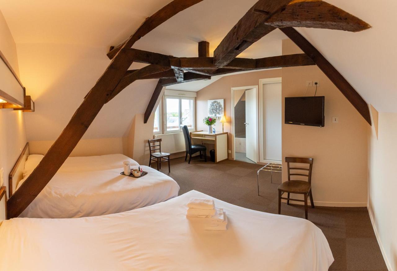 Hotel Logis Saint Louis La Suze-sur-Sarthe Exterior foto