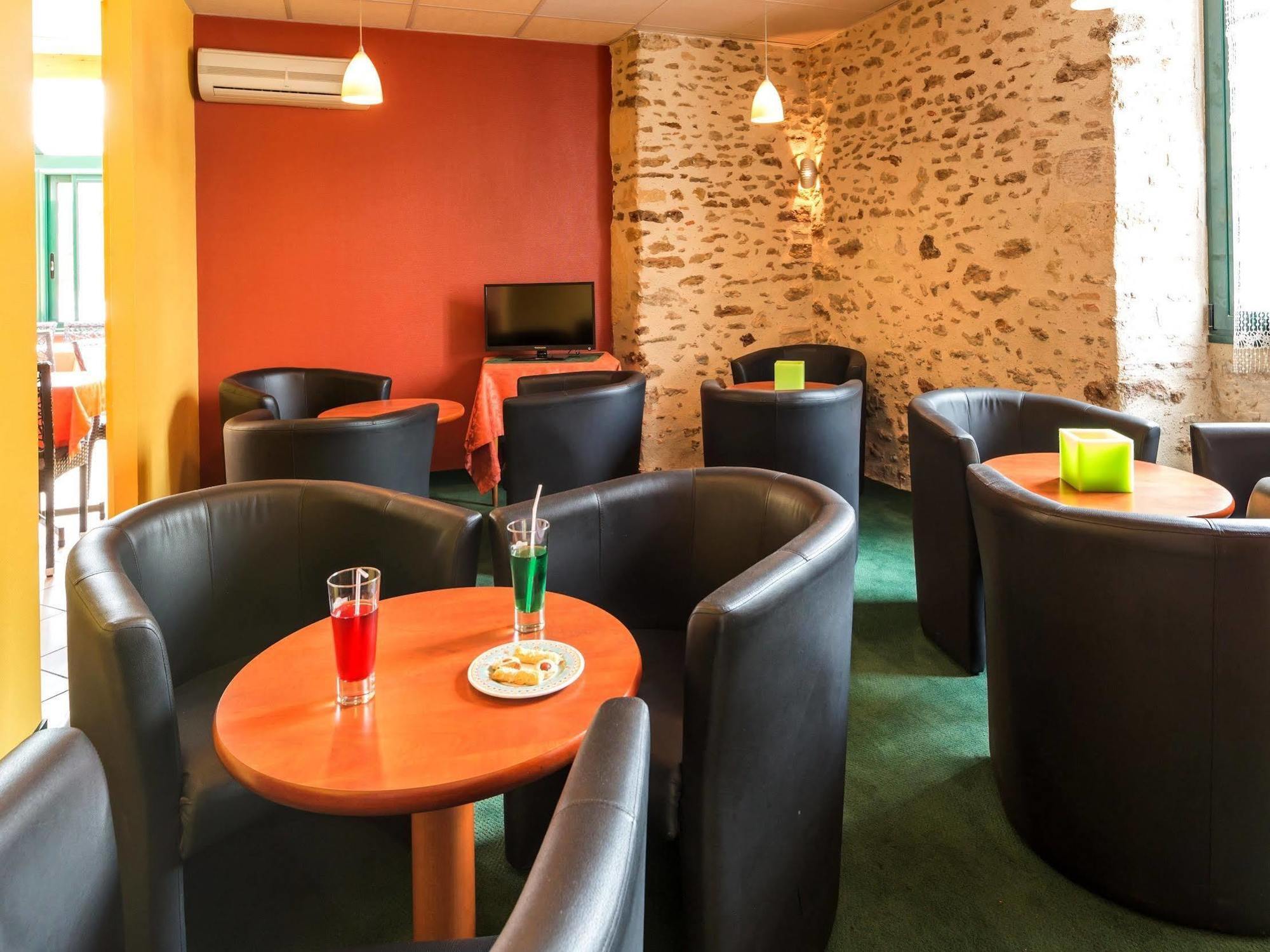Hotel Logis Saint Louis La Suze-sur-Sarthe Exterior foto