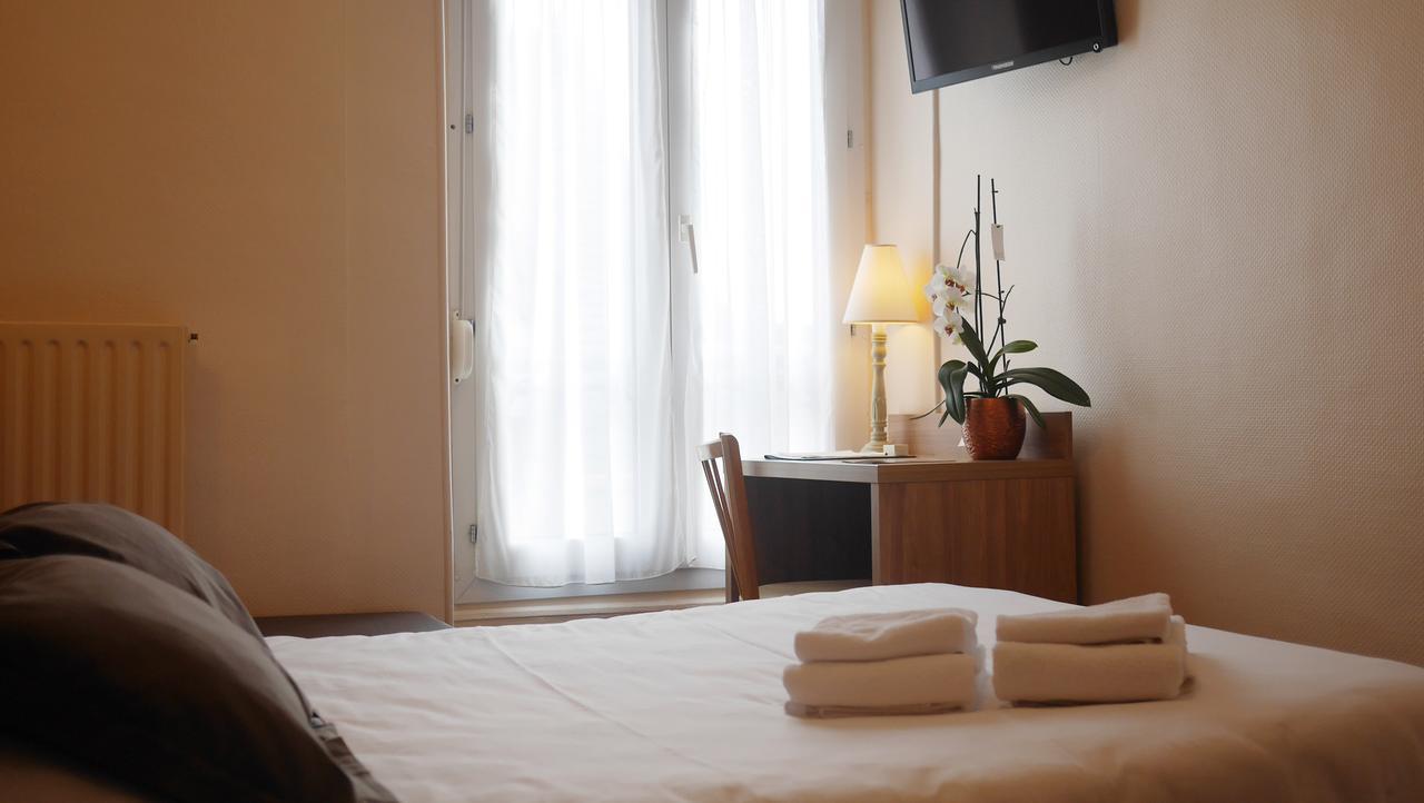 Hotel Logis Saint Louis La Suze-sur-Sarthe Exterior foto